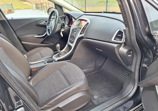 Opel Astra cena 25900 przebieg: 184000, rok produkcji 2014 z Szubin małe 191